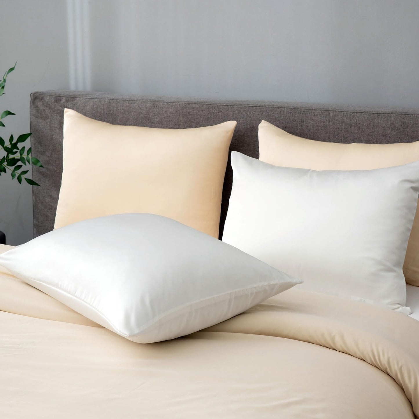 Ltinhome Pure Mulberry Silk Pillowcases Set of 2 Standard Size Silk Pillow Cases Hair and Skin Friendly 22 Momme Grade-6A Silk Cover with Hidden Zipper (White 20”x26”)